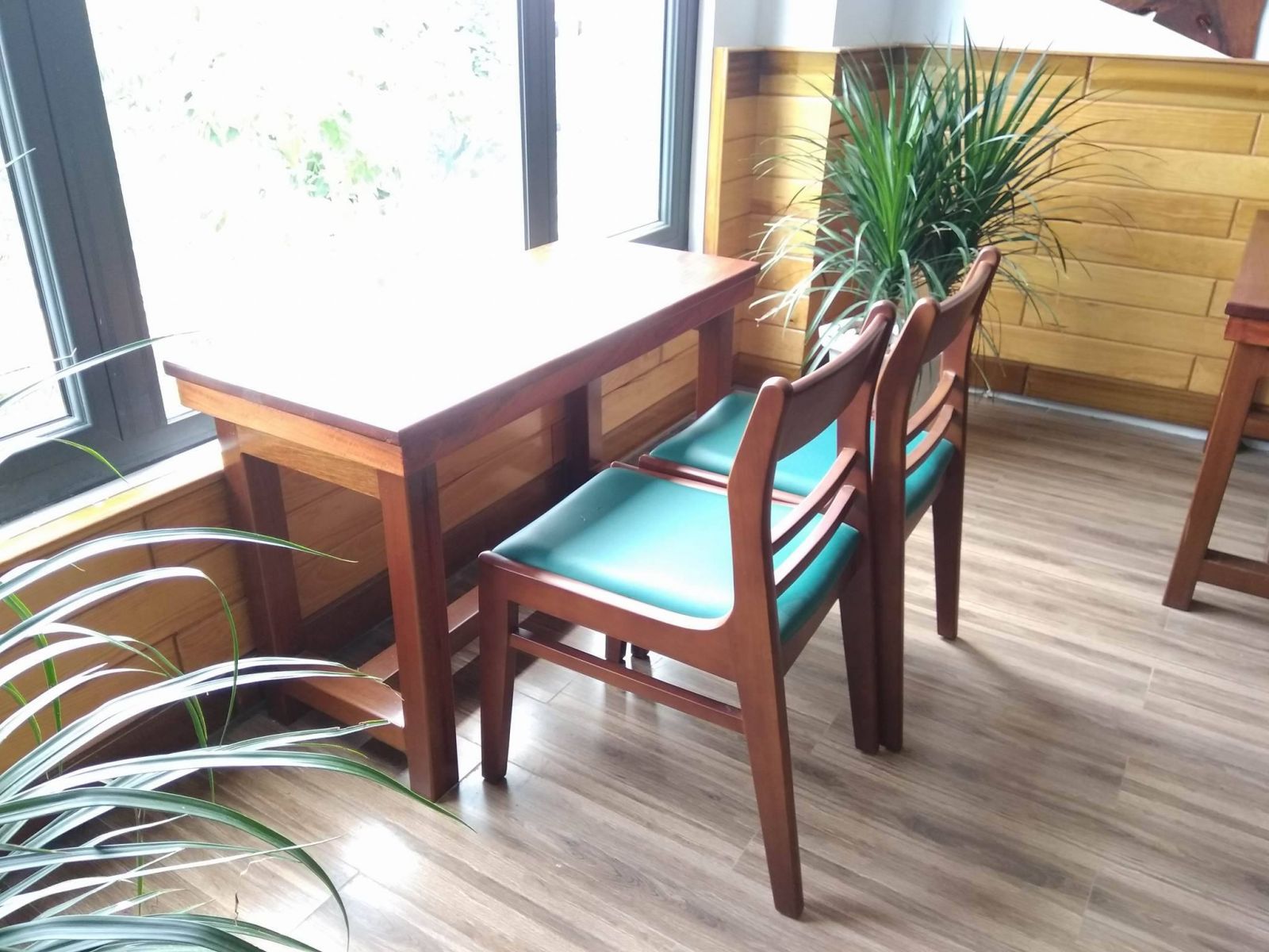 bộ bàn ghế gỗ độc đáo