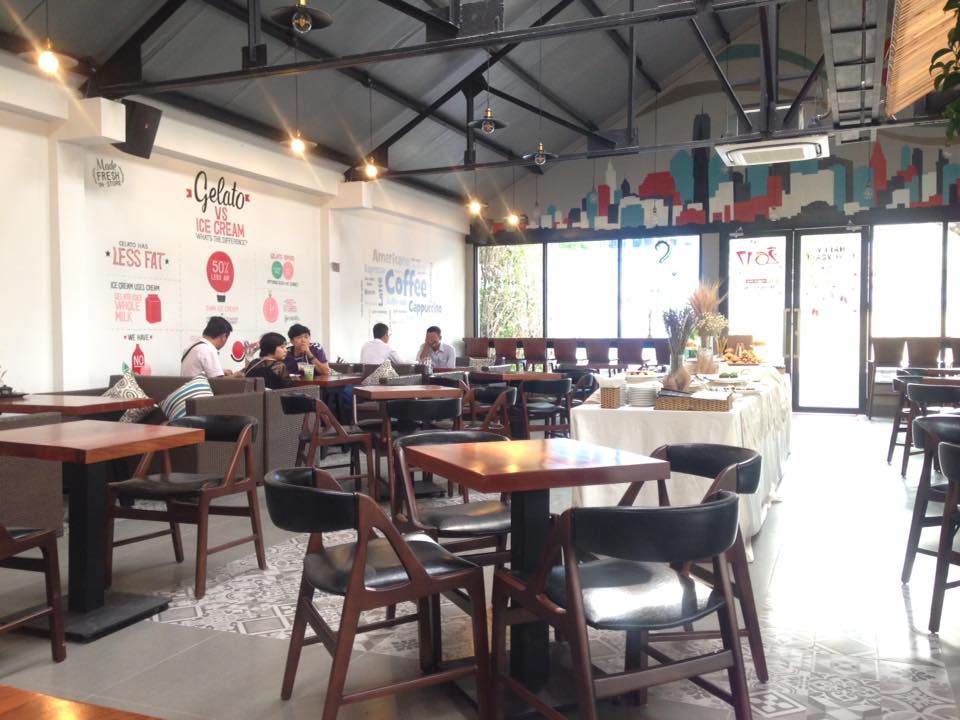 quán sora cafe chọn lựa mẫu ghế gỗ mc120 của pcm
