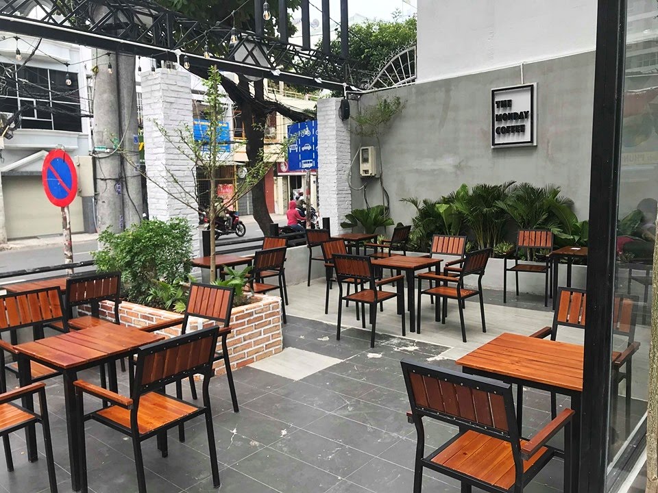 Sản phẩm bàn ghế cafe ngoài trời PCM tại Công trình The Monday - Phú Nhuận