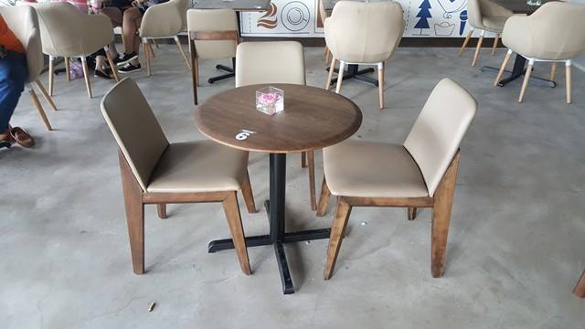 chọn lựa mẫu bàn ghế sofa khung gỗ pcm