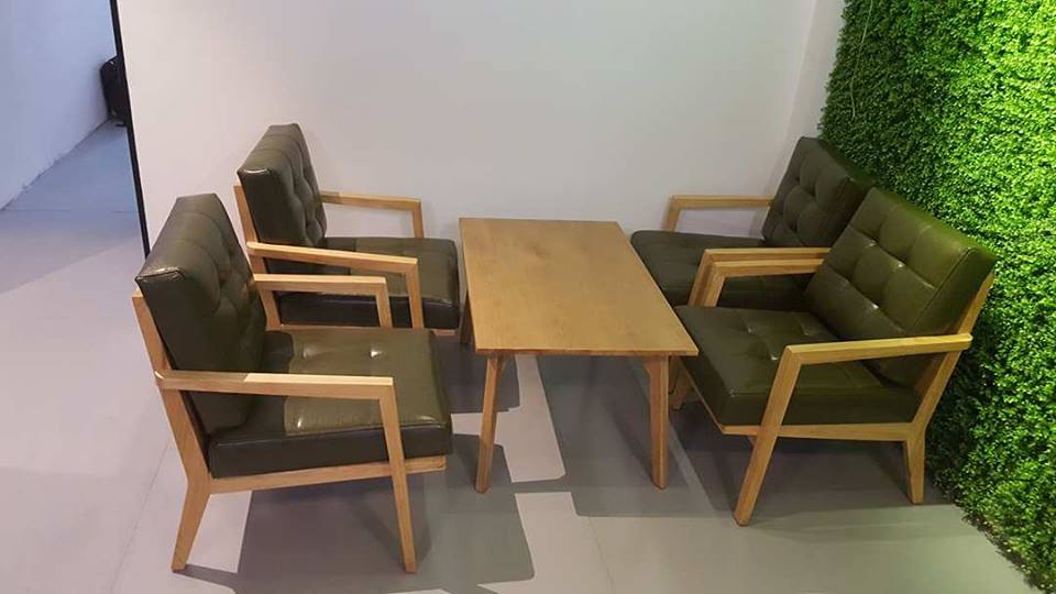 kết hợp chất liệu gỗ và sofa cao cấp cho ra bộ bàn ghế nội thất độc đáo với người dùng