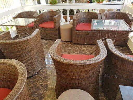 Bàn ghế mây nhựa có thiết kế với kết cấu chắc chắn