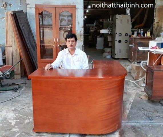 Bàn làm việc bo góc phủ vân gỗ tự nhiên