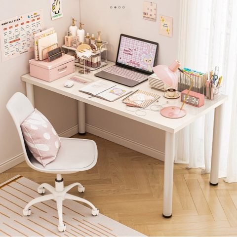 Bàn làm việc màu trắng chân sắt GM62 trong phòng làm việc hiện đại