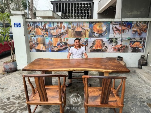 Bề mặt bàn ăn gỗ tấm me tây tự nhiên với đường vân gỗ độc đáo