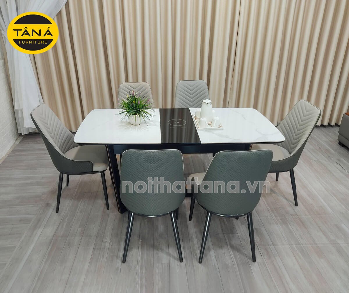 Bộ bàn ăn thông minh có bếp từ gấp gọn 6 ghế, thiết kế hiện đại và đa năng, lý tưởng cho không gian bếp nhỏ. Bàn có thể gấp gọn tiết kiệm diện tích và tích hợp bếp từ tiện lợi.