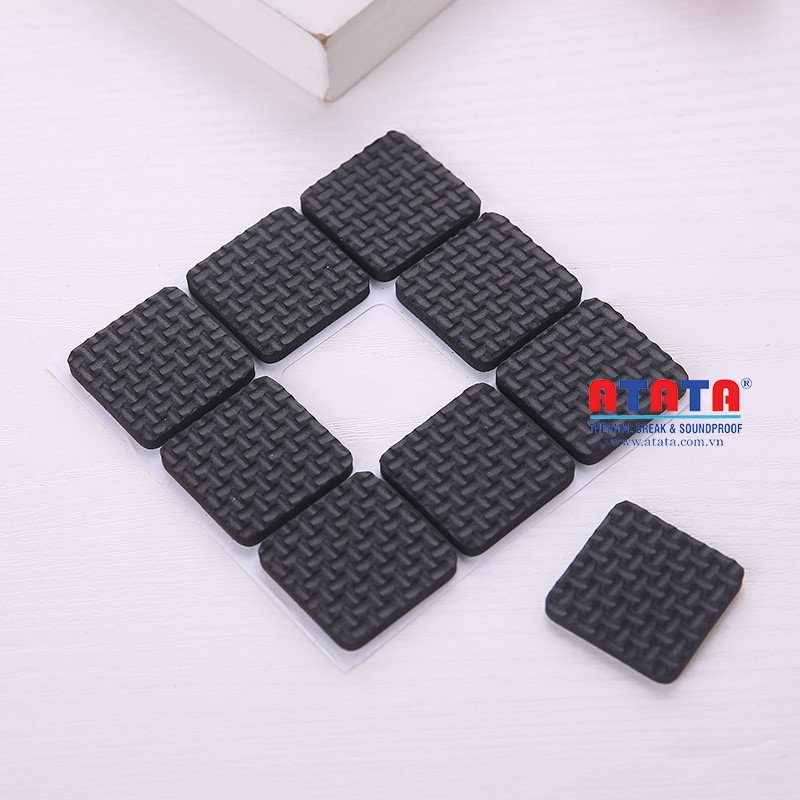Cận cảnh kết cấu vật liệu đệm cao su chống mài mòn cho chân bàn ghế.