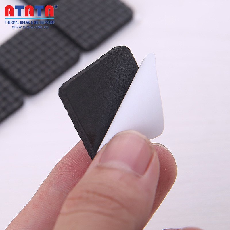 Cao su lót chân ghế gỗ giúp bảo vệ sàn gỗ khỏi trầy xước và ẩm mốc.