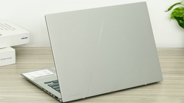 Chọn laptop văn phòng nhỏ gọn tại quán bán máy tính gần đây để tối ưu hiệu suất