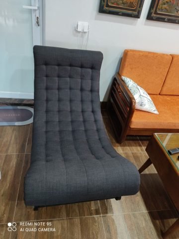 Đệm ghế bập bênh với chất liệu vải xám lông chuột