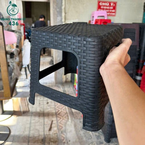 Ghế nhựa cũ thanh lý đa dạng màu sắc, lý tưởng cho cafe vỉa hè