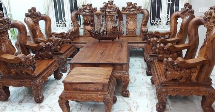 Kích thước bộ bàn ghế gỗ nhỏ gọn, phù hợp phòng khách diện tích hạn chế