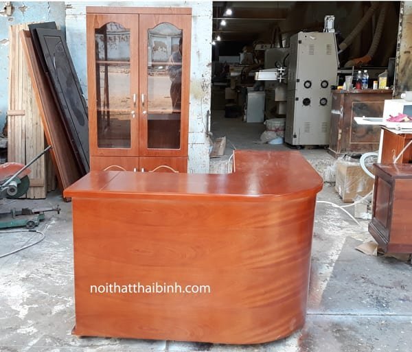 Thiết kế bàn làm việc góc lượn hiện đại cho văn phòng