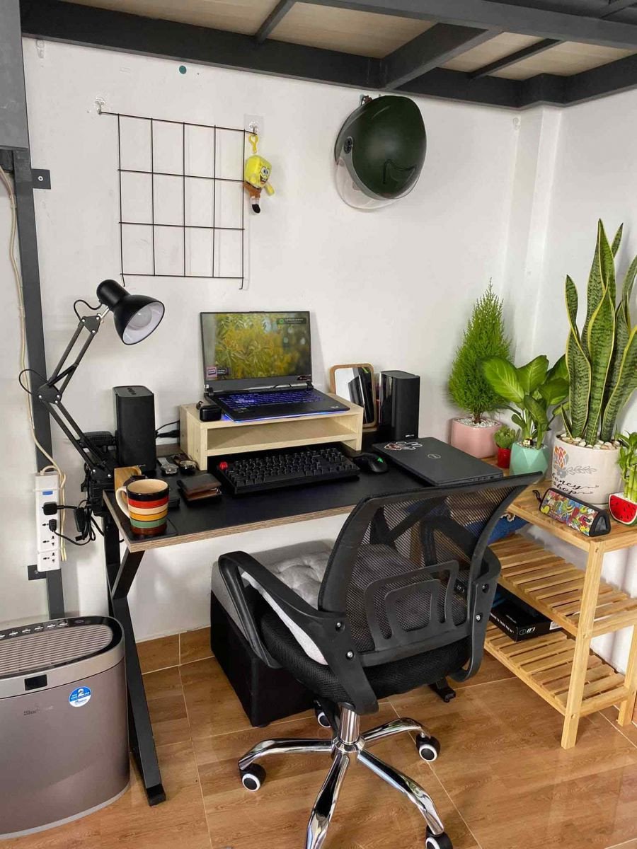 Bàn gaming khung sắt chắc chắn