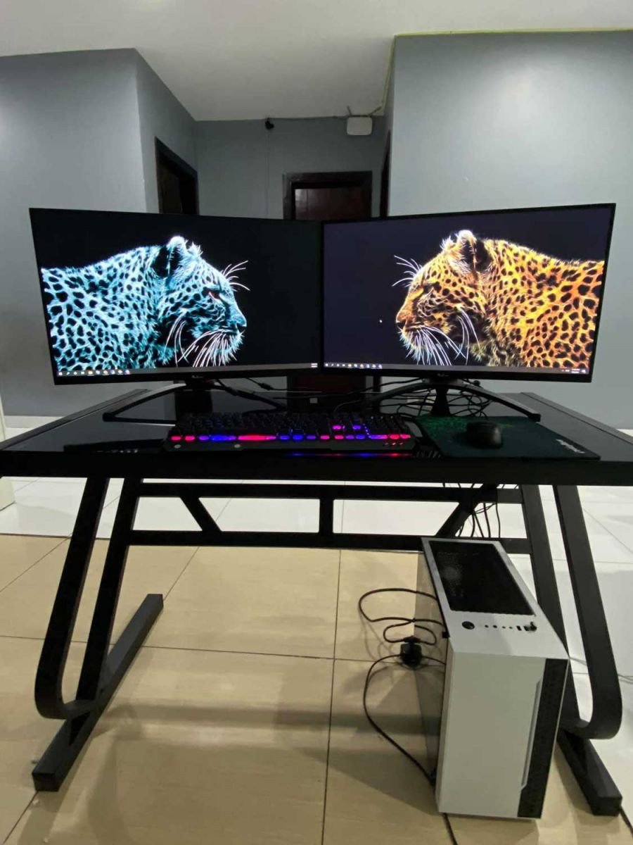 Bàn gaming mặt kính cường lực