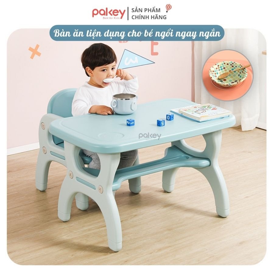 Bàn ghế ăn cho trẻ 2 tuổi màu hồng dễ thương