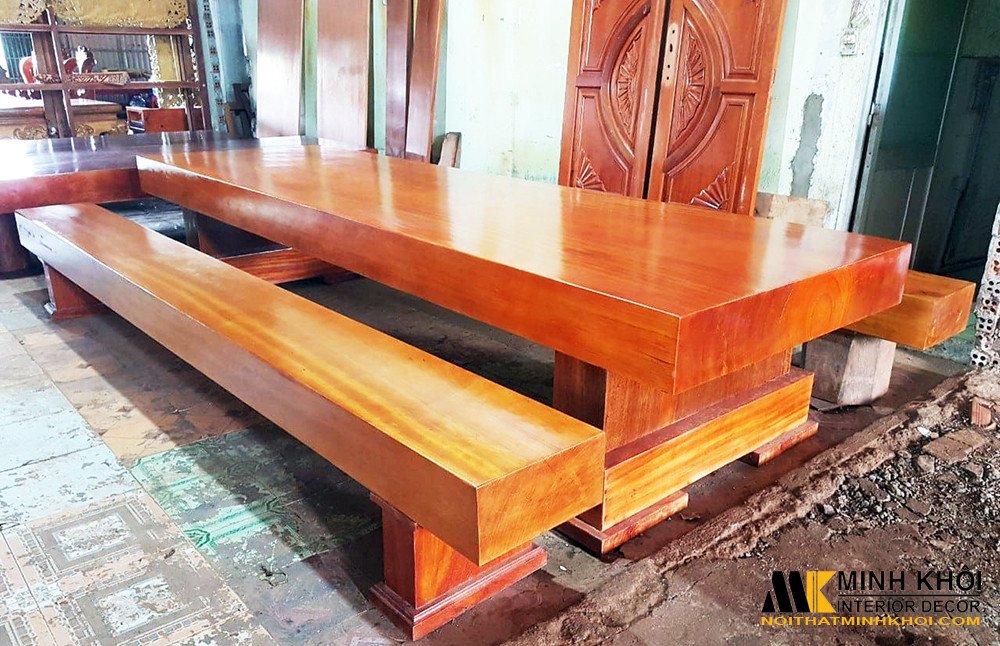 Bàn ghế gỗ nguyên khối gỗ hương với mùi thơm đặc trưng và giá trị cao