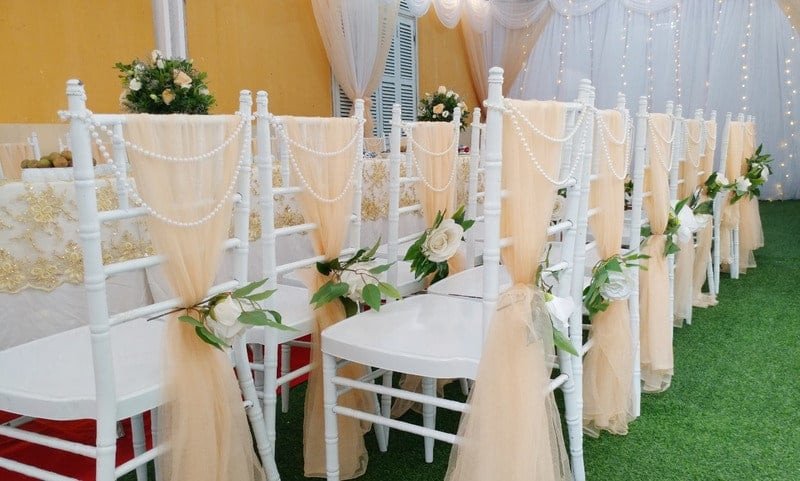 Bàn ghế tiệc cưới sang trọng với phong cách thanh lịch