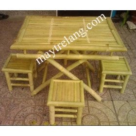 Bàn ghế tre vỉa hè