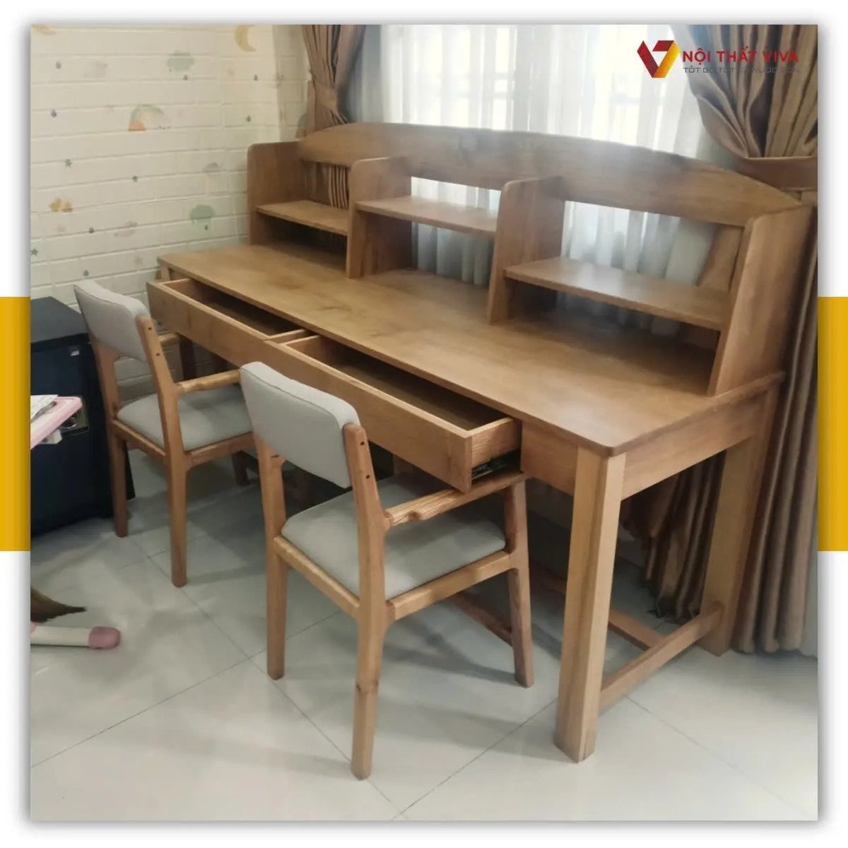 Bàn học sinh gỗ tự nhiên với kích thước lý tưởng cho không gian học tập