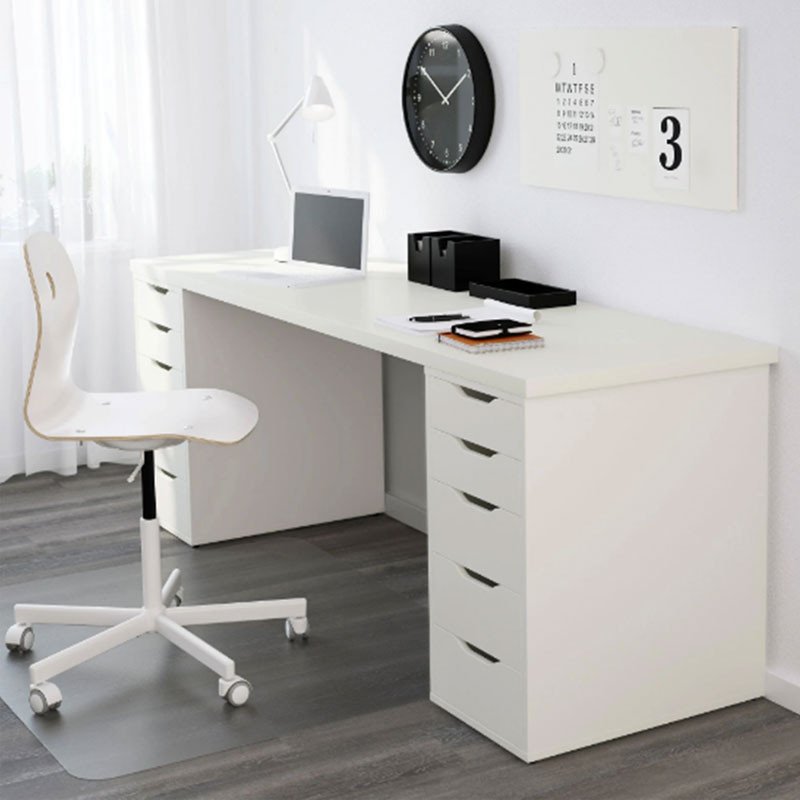 Bàn Ikea màu trắng mang đến nét tinh tế, hiện đại