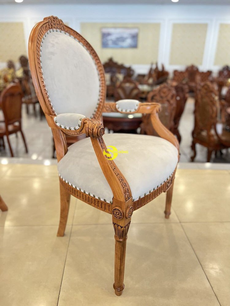 Bộ bàn ghế ăn hoàng gia với gỗ gõ đỏ