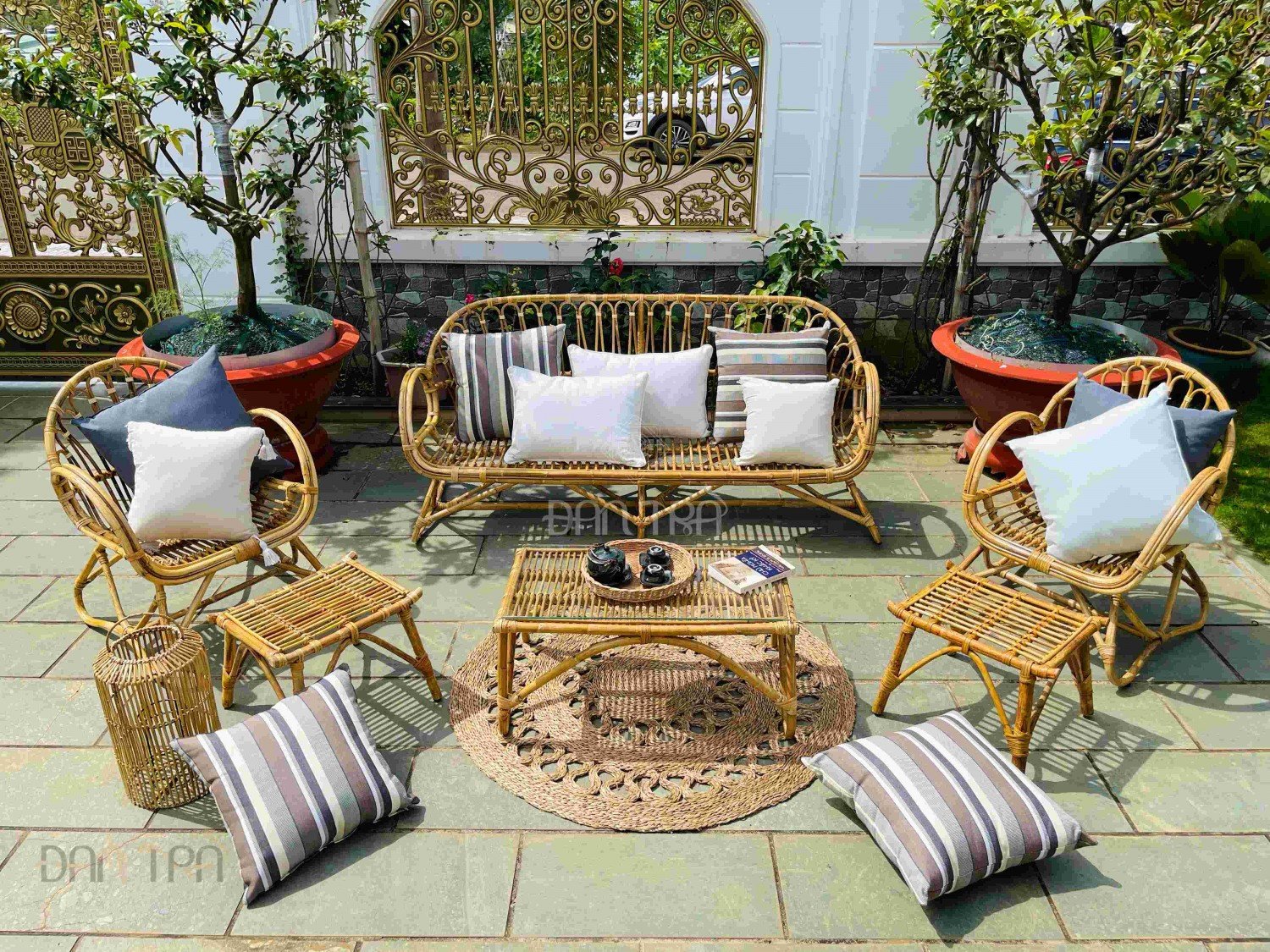 Bộ bàn ghế mây tre đan sofa mào gà cao cấp, thư giãn cho không gian phòng khách cổ điển