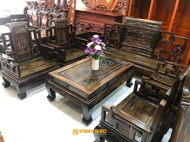 Bộ bàn ghế phòng khách Đồng Kỵ chạm khắc sơn thủy bằng gỗ mun quý phái.