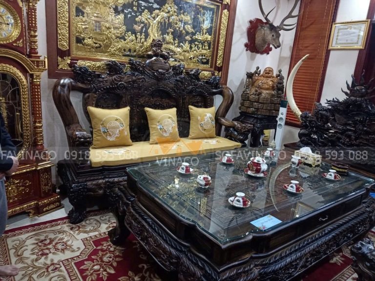 Bộ đệm ghế gỗ thêu tinh xảo giao tận tay khách hàng