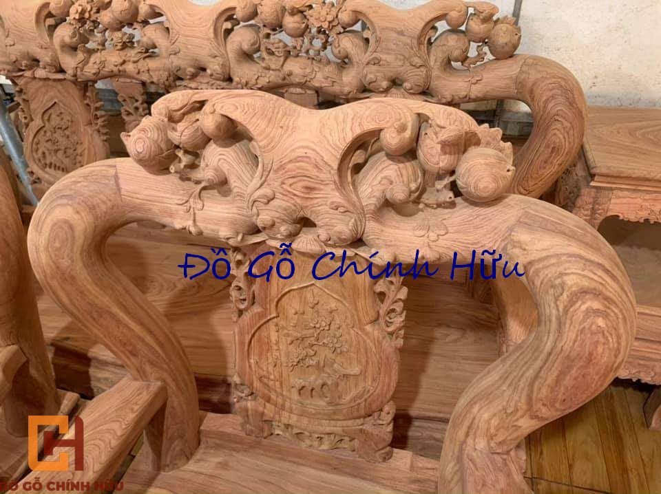 Cận cảnh mặt bàn và ghế trong bộ bàn ghế Minh Đào