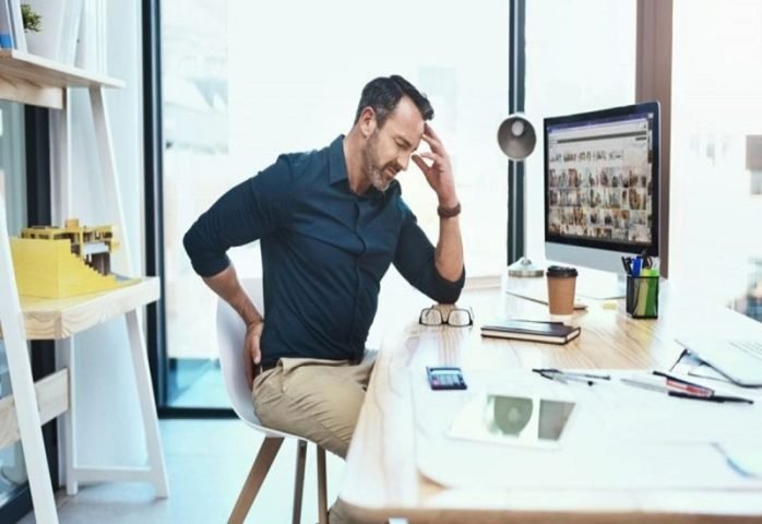 Đau lưng do ngồi làm việc sai tư thế