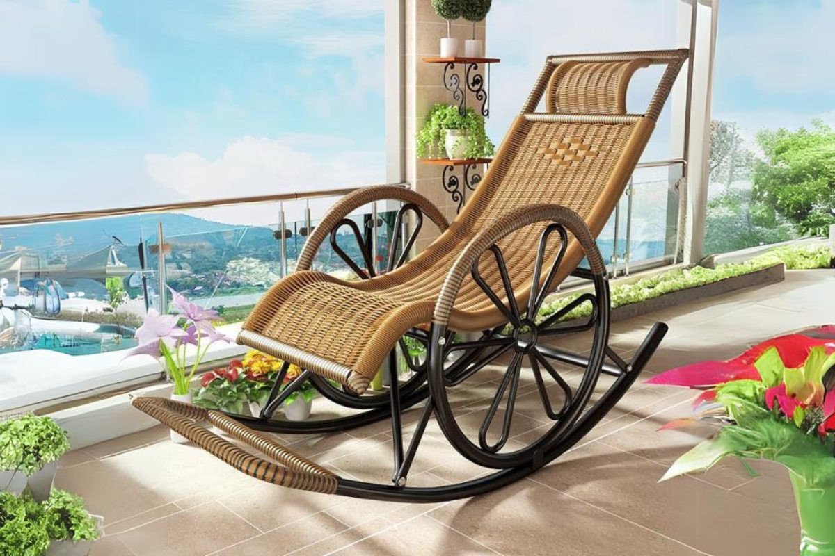 Ghế bập bênh bằng gỗ tự nhiên cho người lớn tuổi