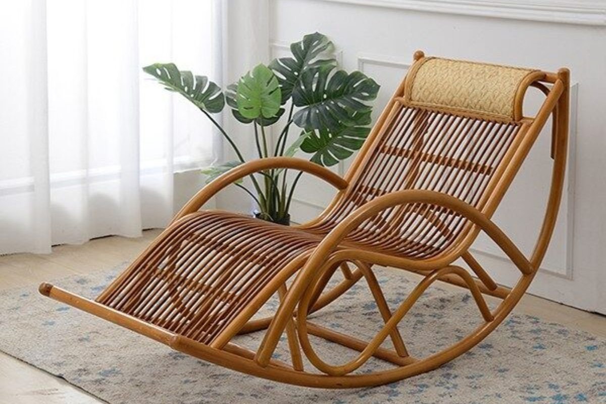 Ghế bập bênh đệm êm ái cho người cao tuổi nghỉ ngơi
