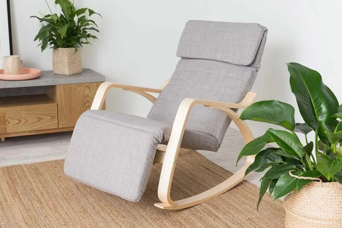 Ghế bập bênh gỗ đơn giản để đọc sách