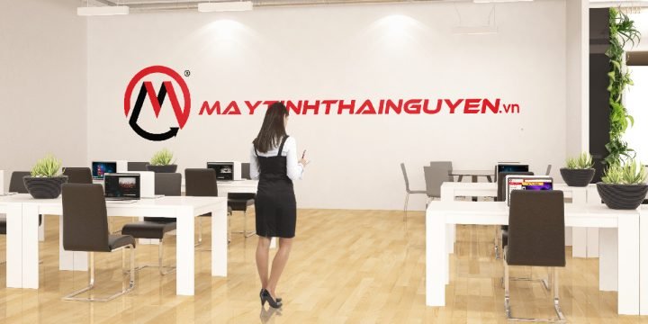 Ghế chơi game màu đen đỏ với tựa tay có thể điều chỉnh linh hoạt