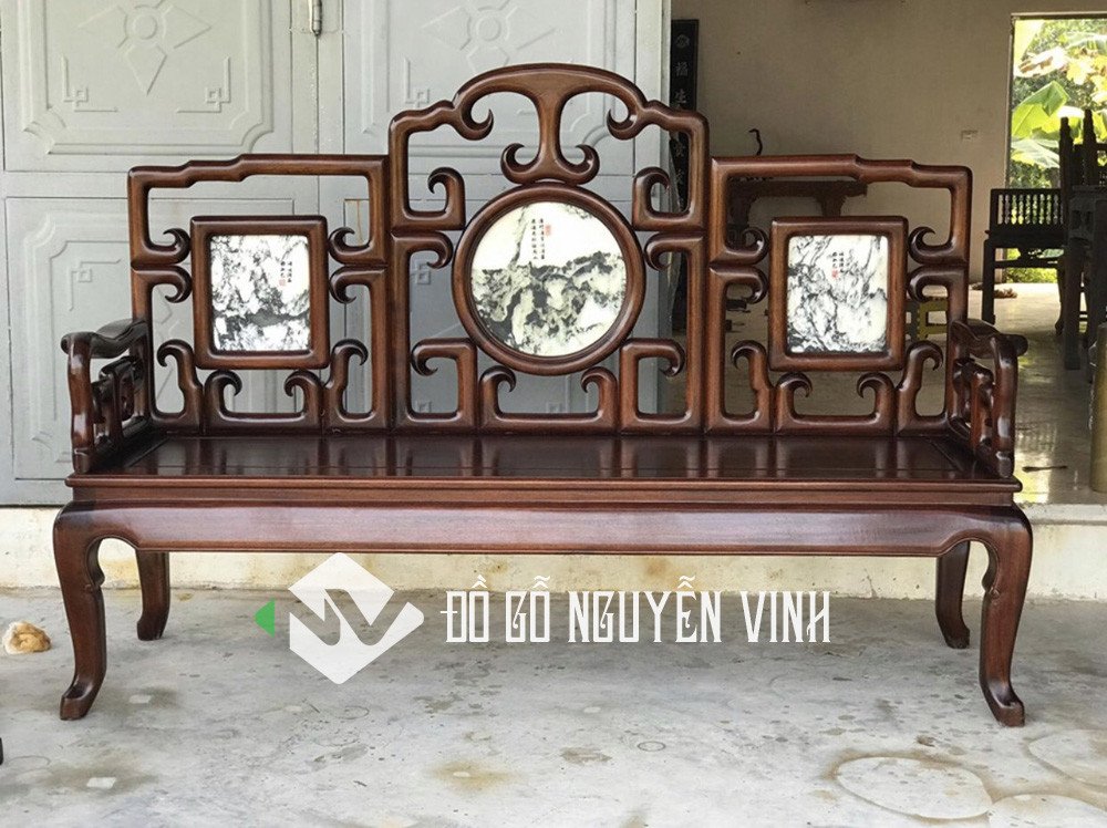 Ghế đoản dài của bộ bàn ghế gụ tinh xảo