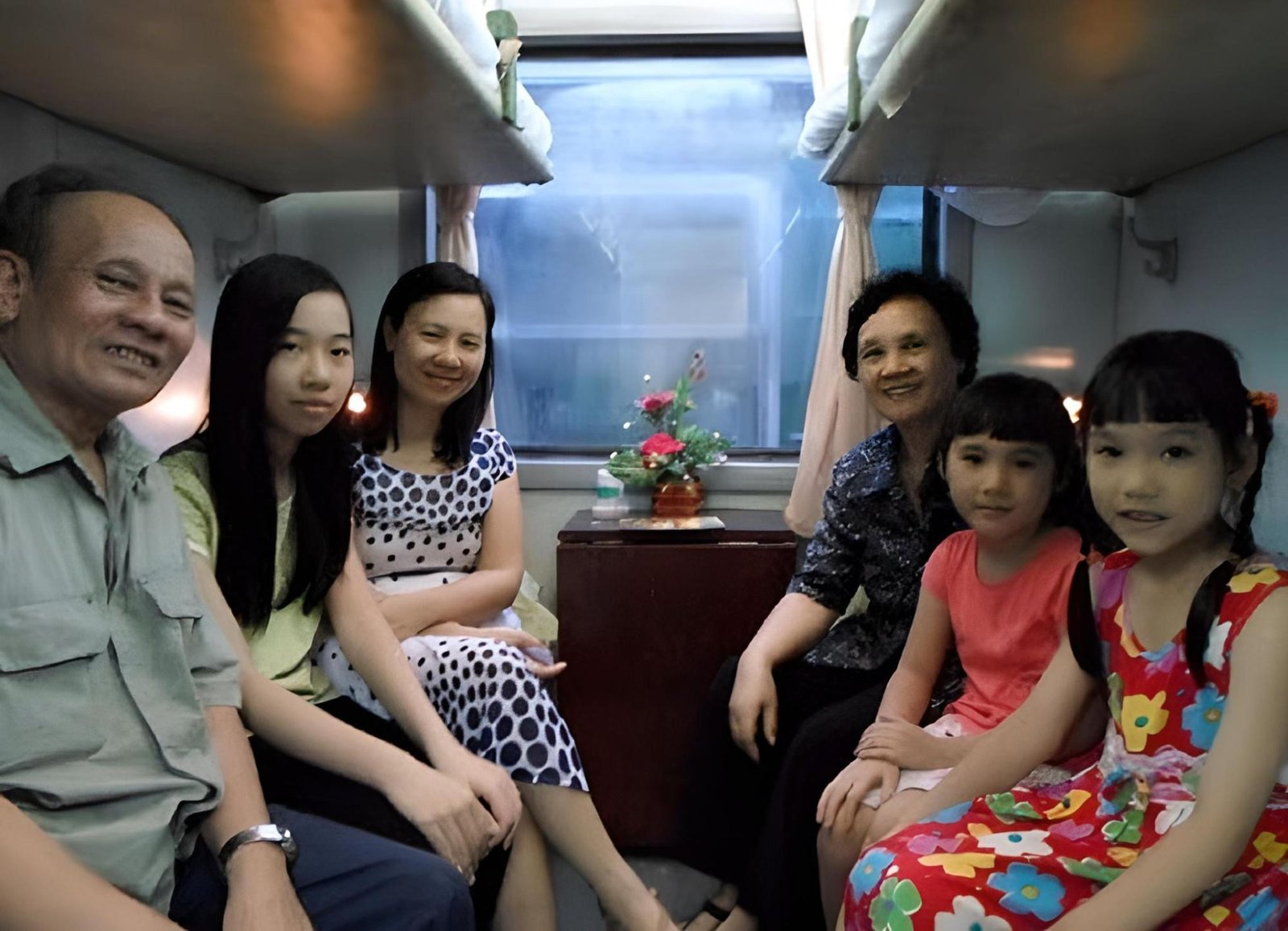 Ghế ngồi mềm trên tàu hỏa loại chuyển đổi từ giường nằm