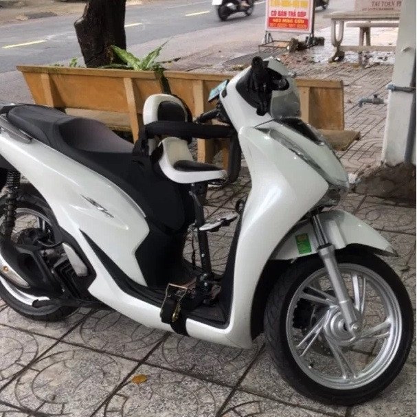 Ghế ngồi xe SH 125i có giảm xóc cho bé