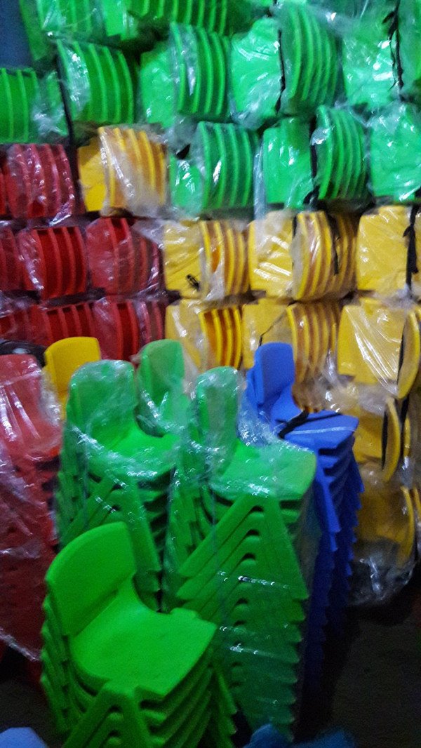 Ghế nhựa đúc an toàn cho các bé
