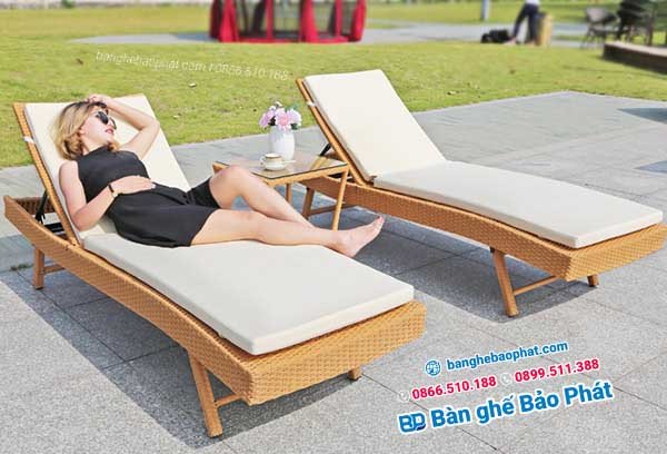 Ghế nhựa giả mây hồ bơi mang lại cảm giác thư thái