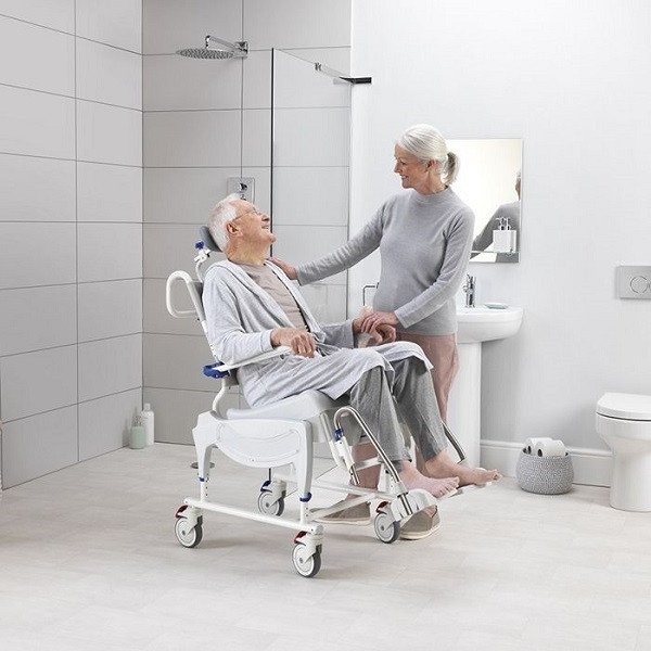 Ghế nhựa gội đầu người lớn đa năng có bánh xe, hỗ trợ di chuyển