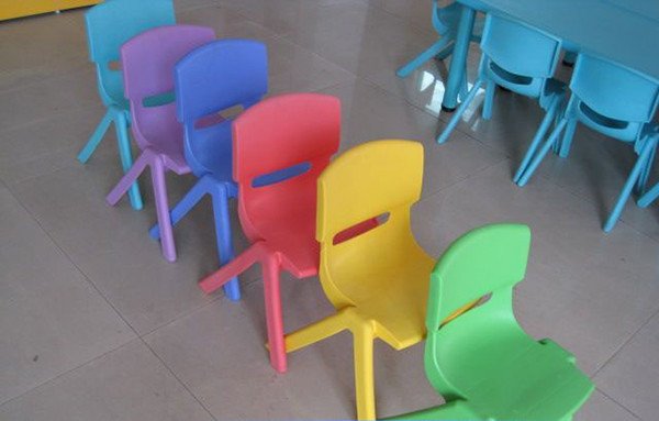 Ghế nhựa mầm non có thể xếp chồng gọn gàng