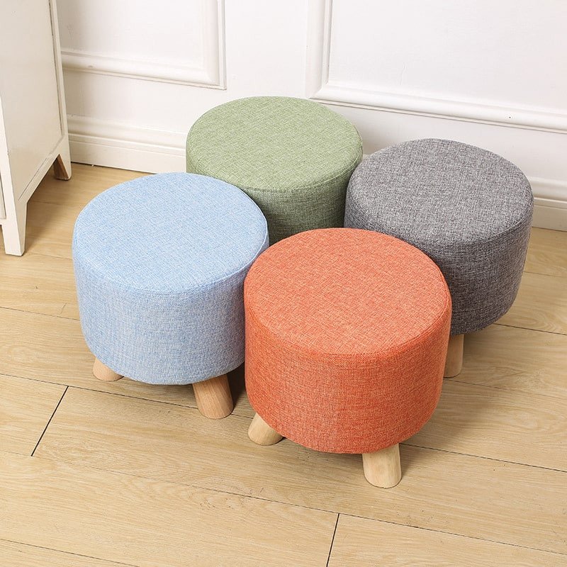 ghế sofa tròn với chân ghế gỗ tròn thấp bọc nệm