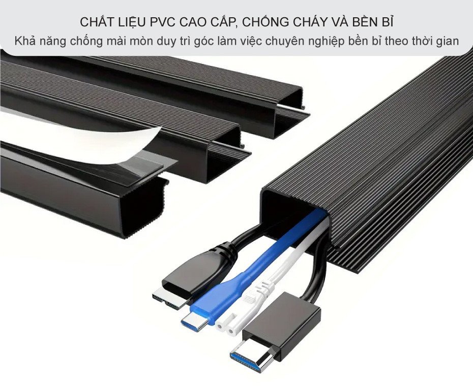 Khay đi dây điện làm từ chất liệu PVC màu đen, cho thấy độ chắc chắn và bề mặt mịn