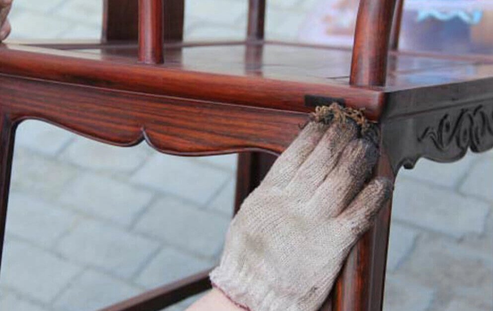 lưu ý khi lau bàn ghế gỗ ngày tết