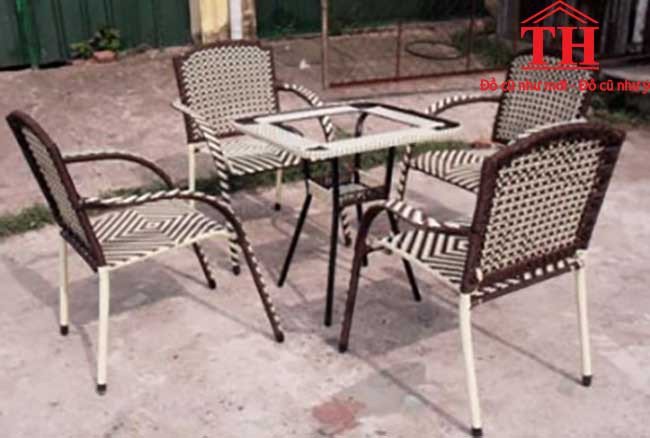 Mẫu bàn ghế giả mây thanh lý tại chợ đồ cũ Thưởng Thưởng 2