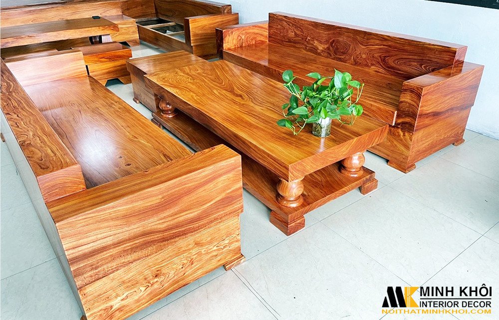 Mẫu bàn ghế gỗ nguyên khối từ gỗ sồi với gam màu sáng tự nhiên