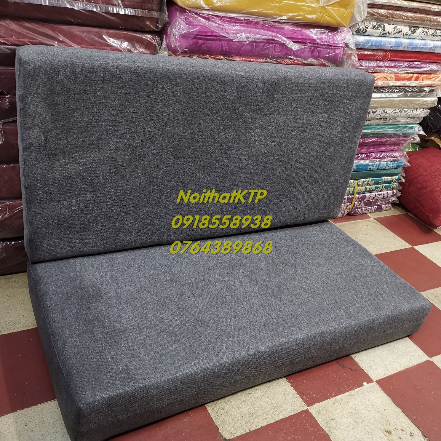 Nệm ngồi bệt nhiều màu sắc cho quán trà sữa