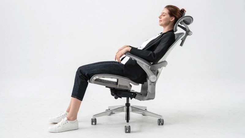 Người dùng nên cân nhắc kỹ các yếu tố về chất liệu, độ bền khi chọn mua ghế công thái học dưới 2 triệu.