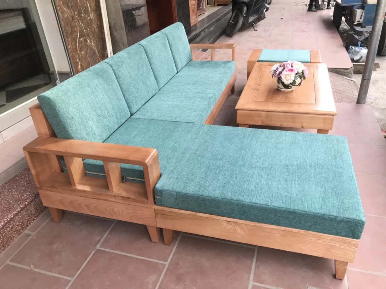 Sofa gỗ tự nhiên bọc vải sang trọng cho ngân sách 3 triệu
